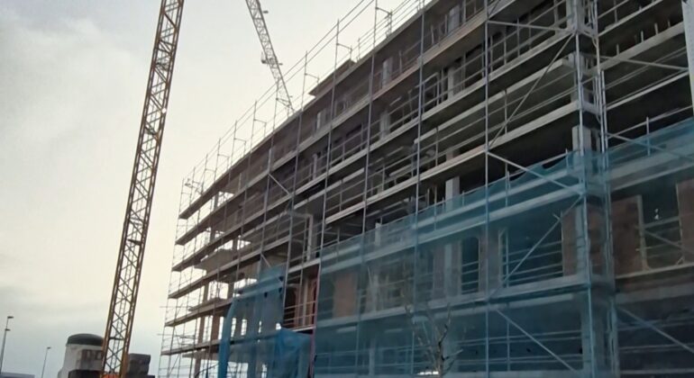 Hay 309 viviendas públicas construyéndose en Navia