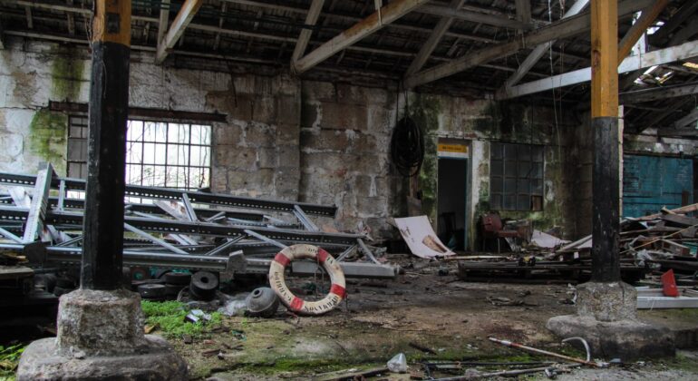 Inician as demolicións en Jacinto Benavente e alertan do impacto no patrimonio industrial de Vigo