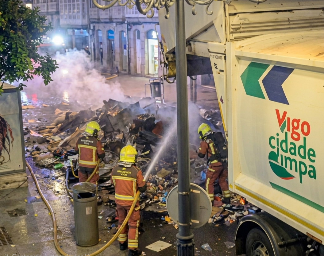 Arde un camión de basura en Vigo y obliga a esparcir su carga, en ...