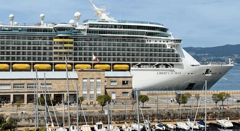 El megacrucero 'Liberty of the Seas' llega por primera vez a Vigo con 3.200 pasajeros y 12 escalas previstas