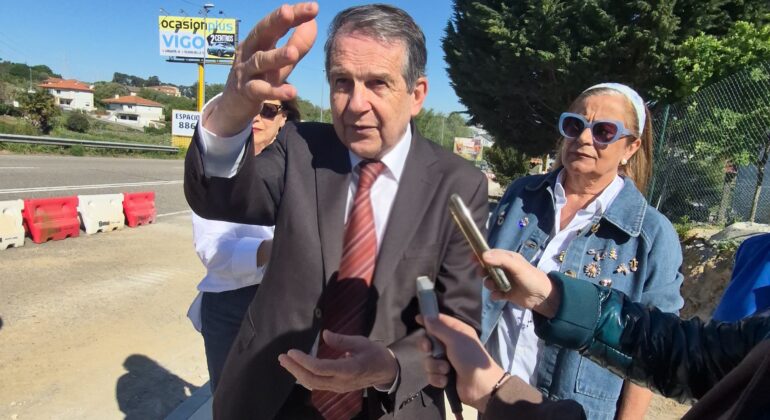 Caballero acusa a Rueda de “querer cerrar el aeropuerto de Vigo”