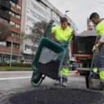El alcalde anuncia "el mayor plan de asfaltado de su historia", que empieza en 40 calles