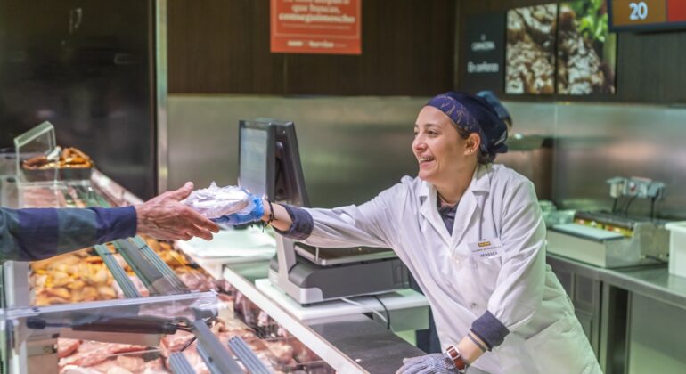 Gadis busca más de 1.000 trabajadores para este verano: así puedes optar a un empleo en supermercados y logística