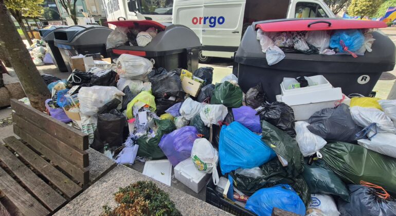 Giro en la huelga de basura de Vigo: FCC mueve ficha y cita al comité tras cuatro días de paro