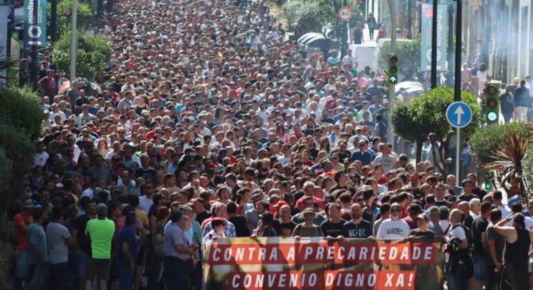 Máis de 30.000 traballadores do metal á folga
