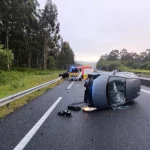 Dos heridos tras un accidente con dos coches volcados en la AG-41 a la altura de Sanxenxo