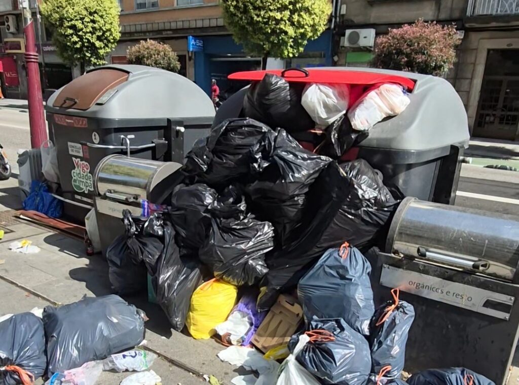 La huelga de limpieza de Vigo, seguida al 100%, deja ya 250 toneladas diarias de basura sin recoger