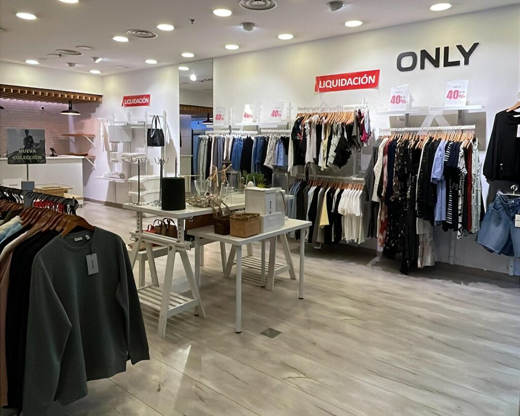 Esta tienda del Centro Comercial A Laxe cierra y lanza una liquidación total en Vigo