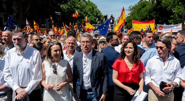 Junts reta a Feijóo a que negocie la moción de censura con Puigdemont, en Waterloo