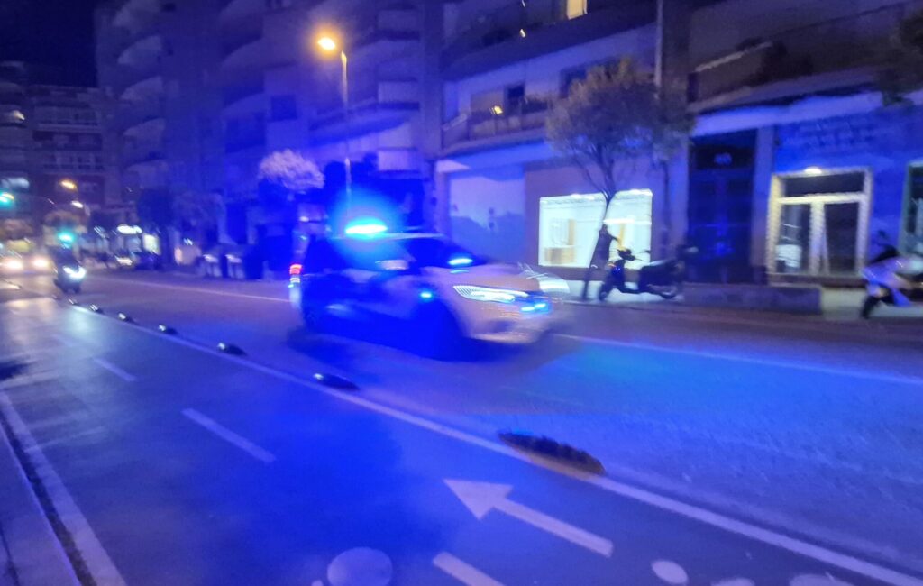 Se salta varios semáforos en rojo en Vigo y acaba detenido: llevaba droga, dinero en efectivo y cuatro móviles