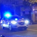 Una persecución de madrugada siembra el peligro en Vigo: huye de la Policía a más de 120 km/h y termina estrellado