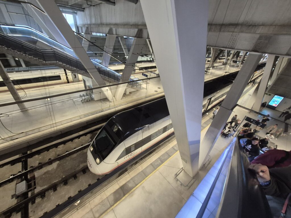 Huelga de Renfe: estos son los trenes que circulan en Galicia este lunes y los 320 servicios suspendidos