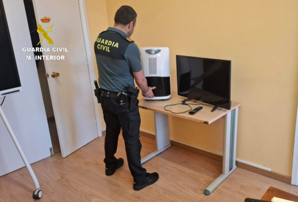 Detenido tras robar en una vivienda: recuperan un televisor, un deshumidificador y la llave de la casa