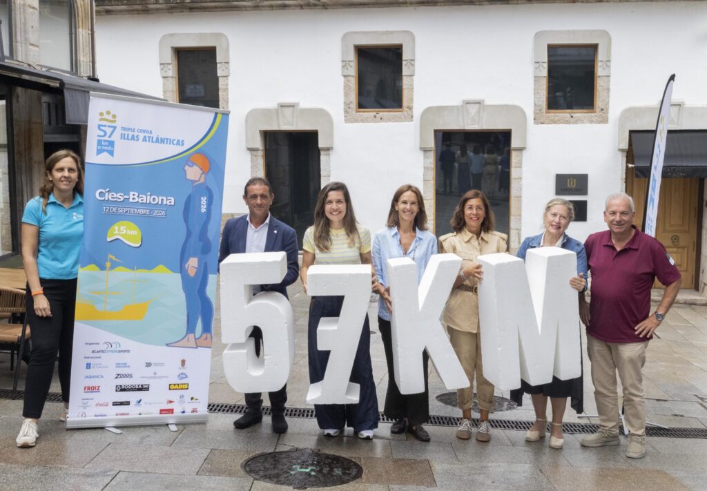 La travesía entre las Cíes y Baiona bate récord de participación con más de 160 nadadores