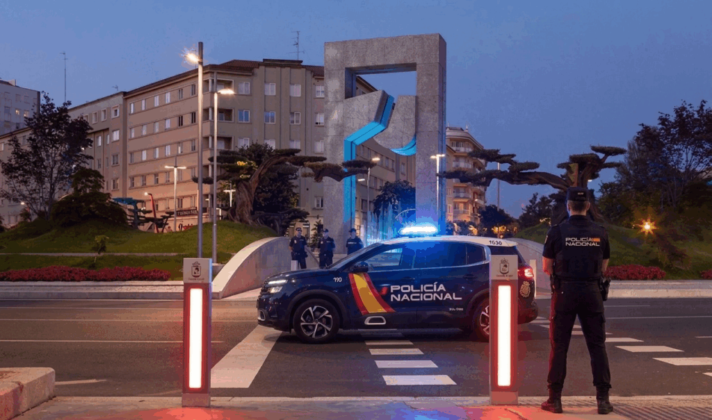 La Policía Nacional detiene a dos hombres por robos en el interior de vehículos