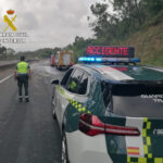 Cortada la AP-9 en Mos tras volcar un camión cisterna con 32.000 litros de gasóleo