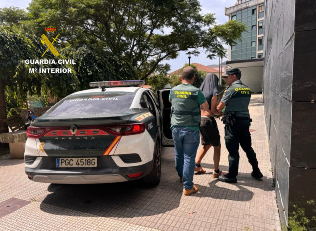 La jueza deja en libertad al detenido por apuñalar, presuntamente, a su tío en Cangas