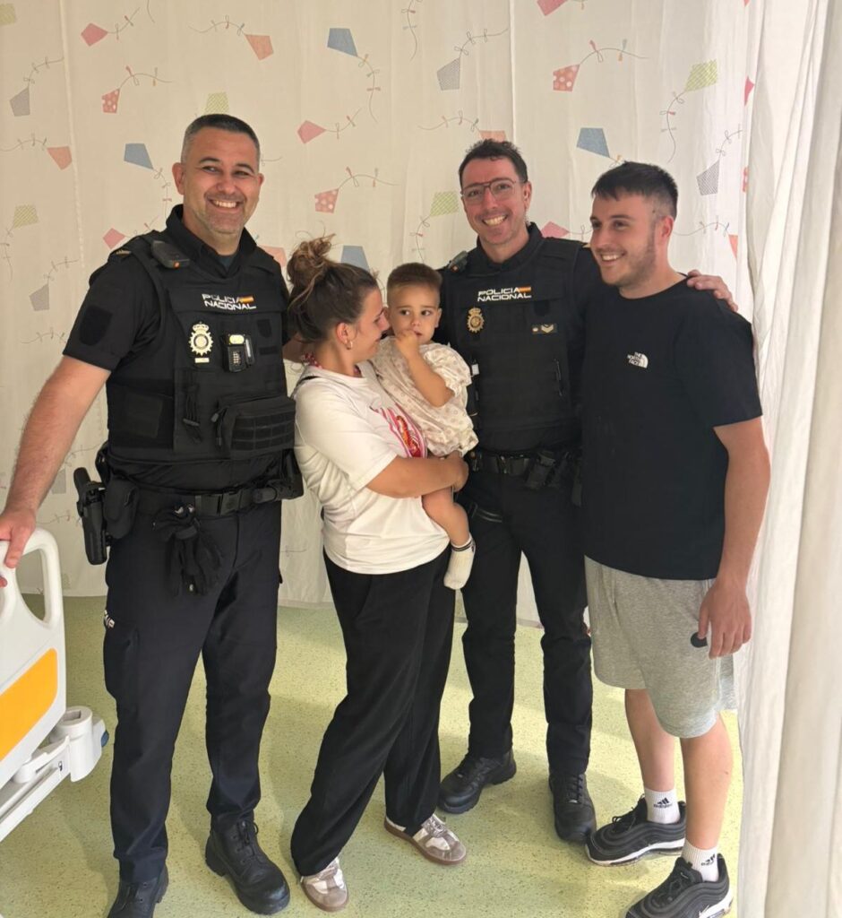 Salvan a un niño de 3 años en Vigo tras dejar de respirar: intervención clave de la Policía en Lavadores