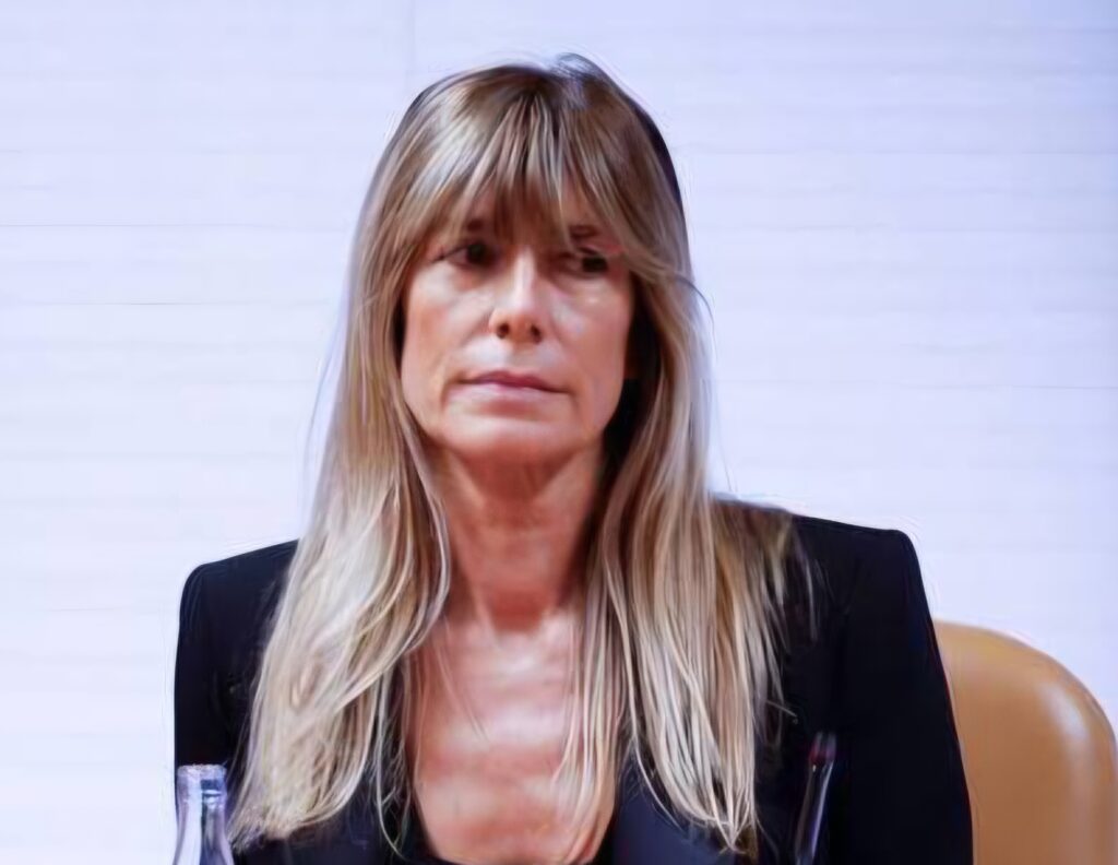 El juez Peinado abre juicio oral contra Begoña Gómez y le retira el pasaporte
