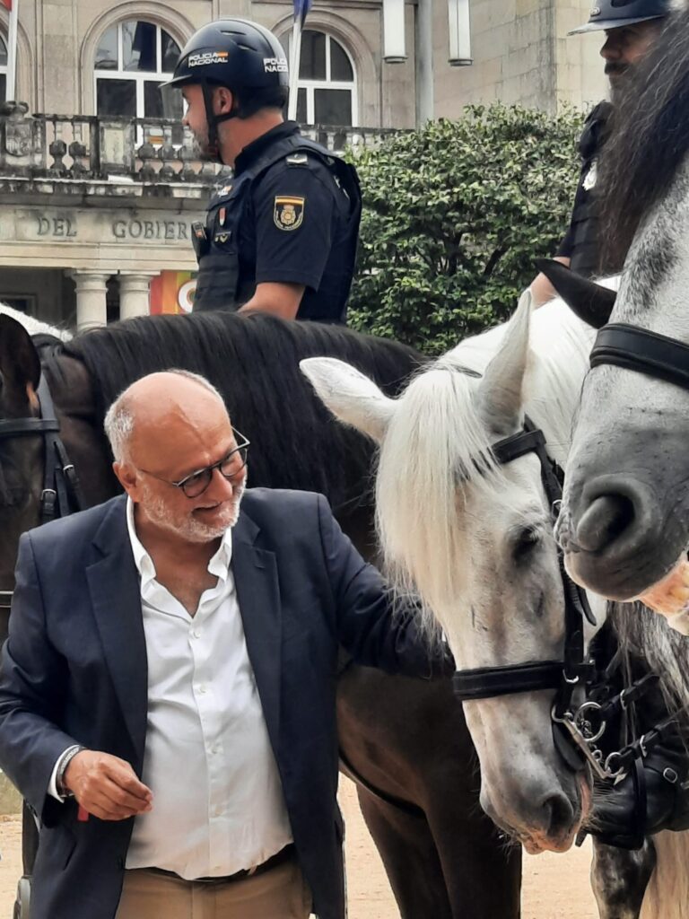 Once agentes de la Unidad de Caballería de la Policía Nacional reforzarán la seguridad este verano en la provincia de Pontevedra