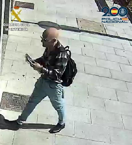 Cae el 'atracador anciano': desarticulada la banda que asaltó bancos en O Porriño, Mondariz y Vigo