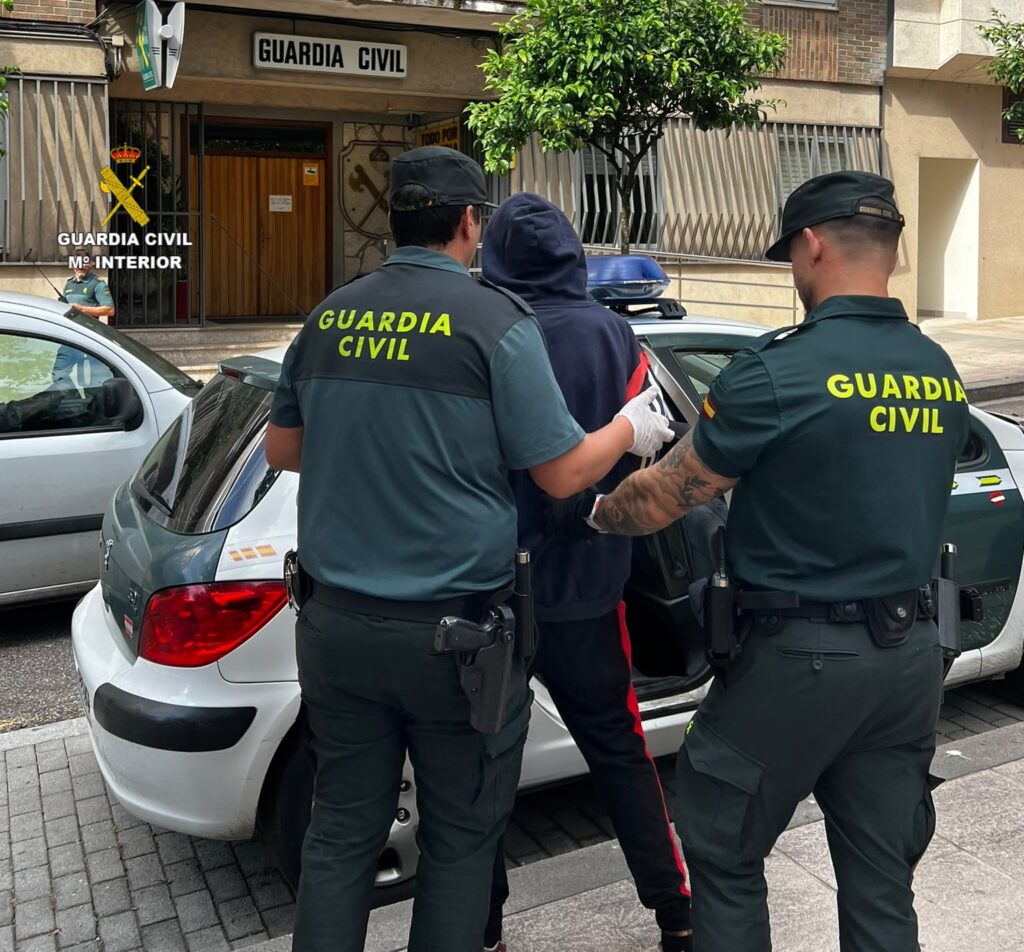 Robó un bar en O Porriño y cayó minutos después con la caja registradora entre las manos