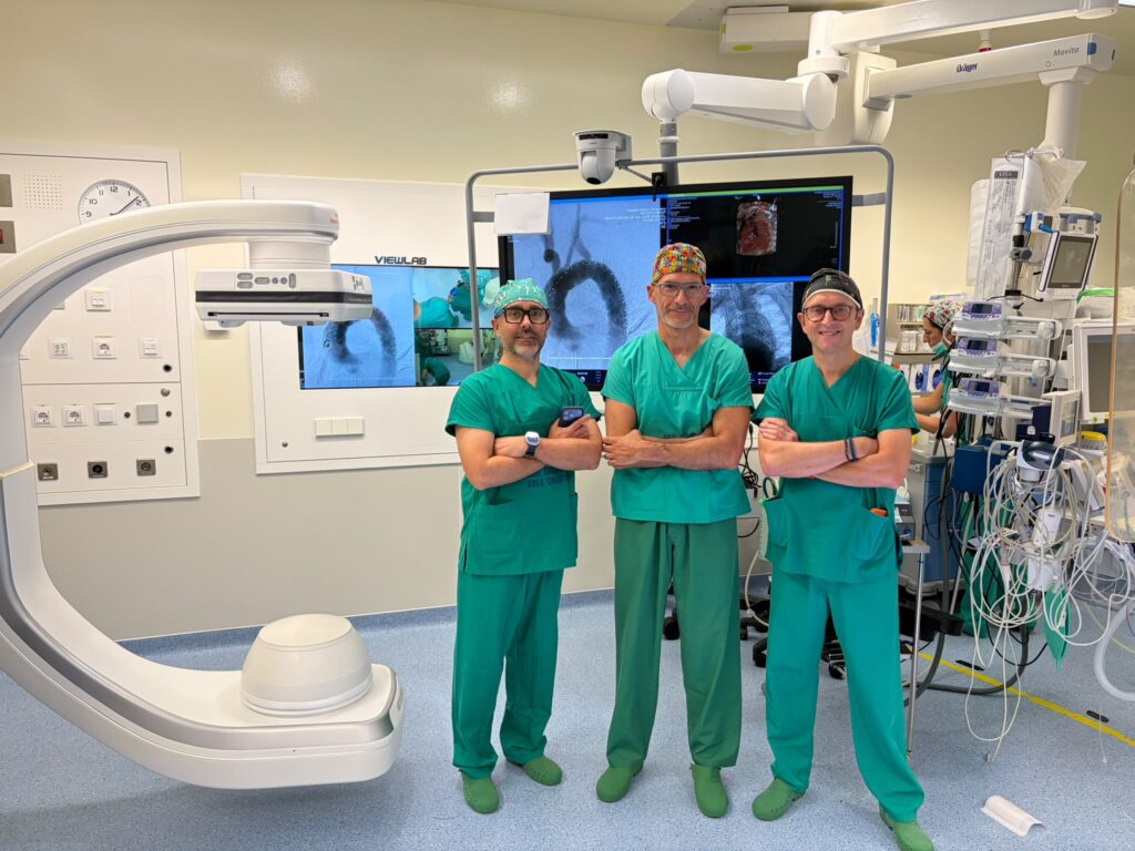 Vigo marca un hito en la cirugía cardiovascular: primera reparación endovascular del arco aórtico en Galicia