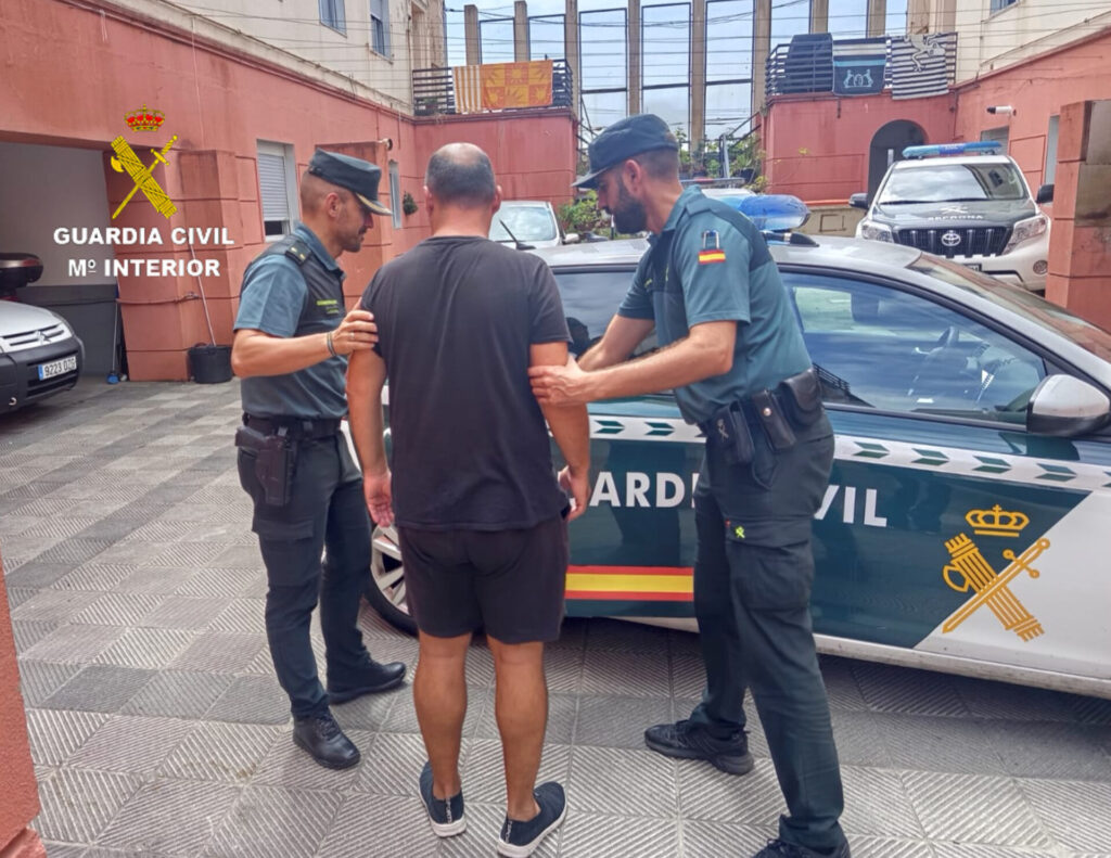 Detenido en Cangas un hombre acusado de cuatro robos con violencia a personas vulnerables