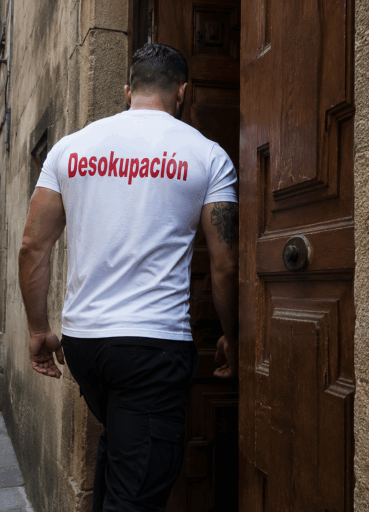 Os Ninguéns pide prohibir las empresas de desocupación tras el desalojo del 'narcopiso' de la rúa Brasil