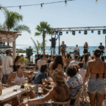 El Concello pasa de prohibir los conciertos en los chiringuitos a exigir a la Xunta que los autorice