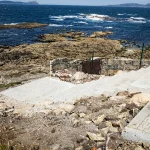 El TSXG avala al Concello y permite construir varios chalés junto al mar en Cabo Estai