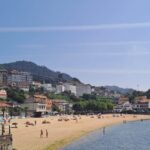 La playa de Arealonga vuelve a permitir el baño tras recuperar la calidad del agua