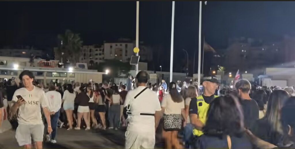 Adiós a la Verja de Gibraltar: cientos de personas celebran la desaparición de la frontera