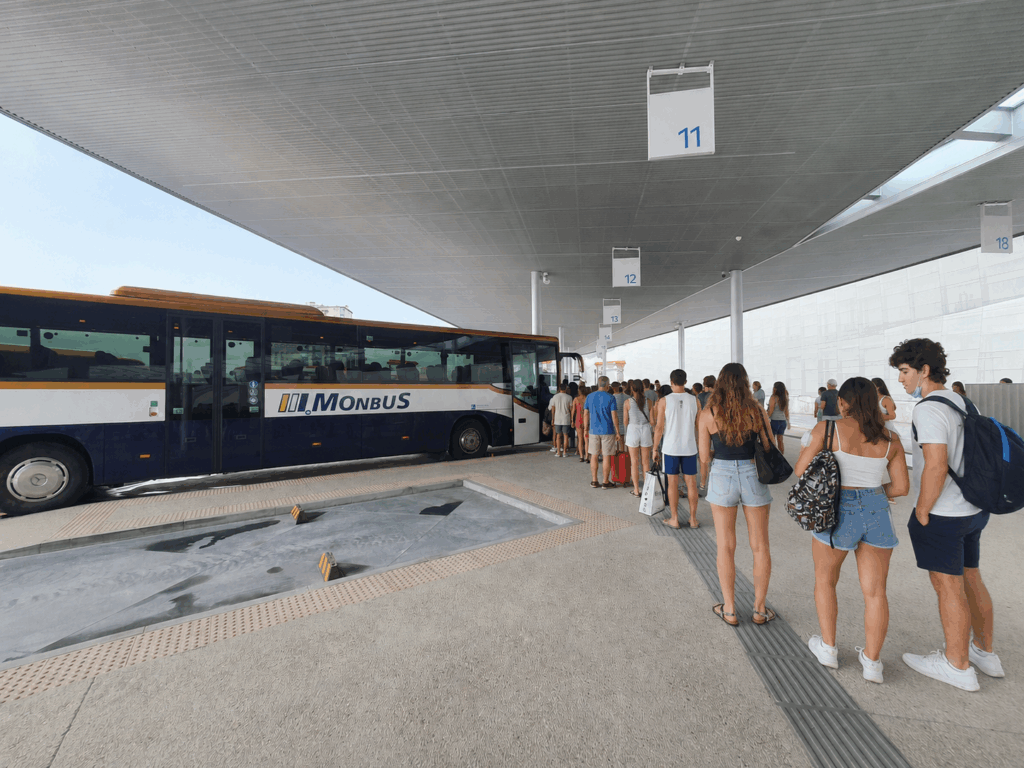 Os madrileños que visiten Galicia non poderán beneficiarse dos descontos no transporte público