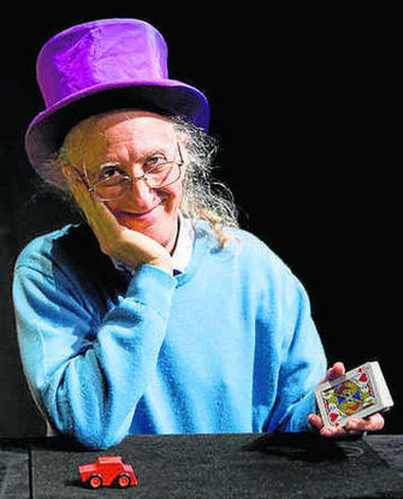 Muere Juan Tamariz, el hombre que consiguió que creyésemos en la magia