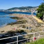 El Concello desaconseja el baño en la playa de A Punta tras detectar bacterias fecales en el agua