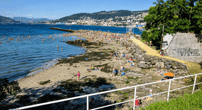 El Concello desaconseja el baño en la playa de A Punta tras detectar bacterias fecales en el agua