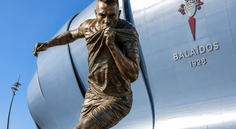 El Concello gastará 200.000 euros en una estatua de Iago Aspas frente a Balaídos