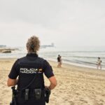Una policía fuera de servicio salva a una mujer arrastrada por la corriente en Samil