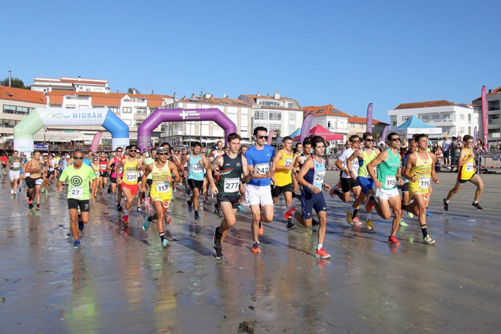 500 corredores emulando 'Carros de fuego', se lanzan este domingo a la arena de Praia América