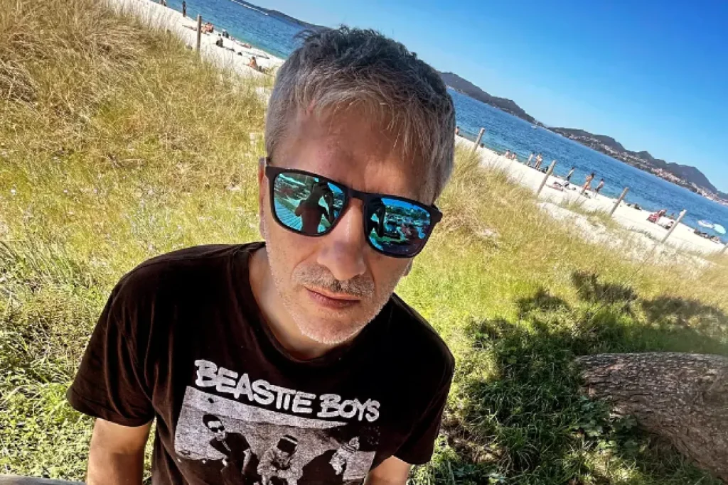 Muere en Vigo José Costas Peón, Peón Kurtz, fundador de Def Con Dos