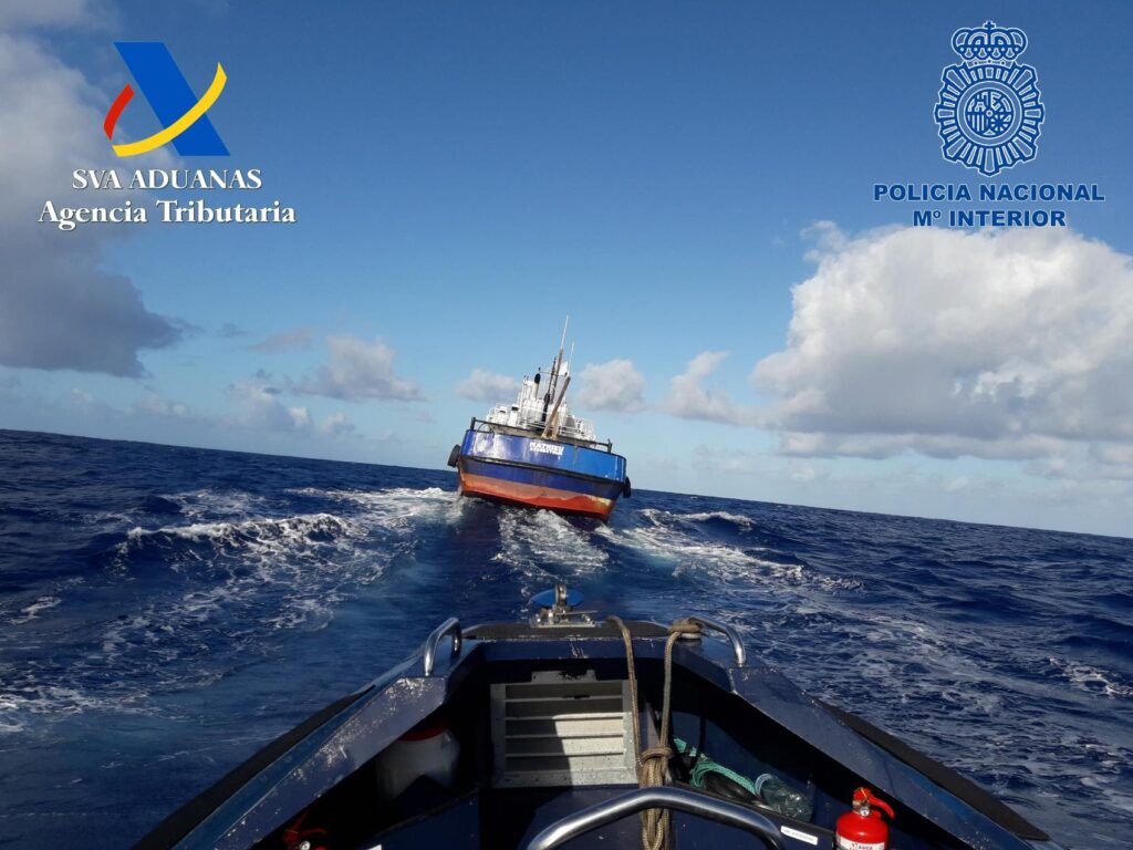 La Agencia Tributaria interviene más de 2.000 kilos de cocaína en un velero a 400 millas de las costas gallegas