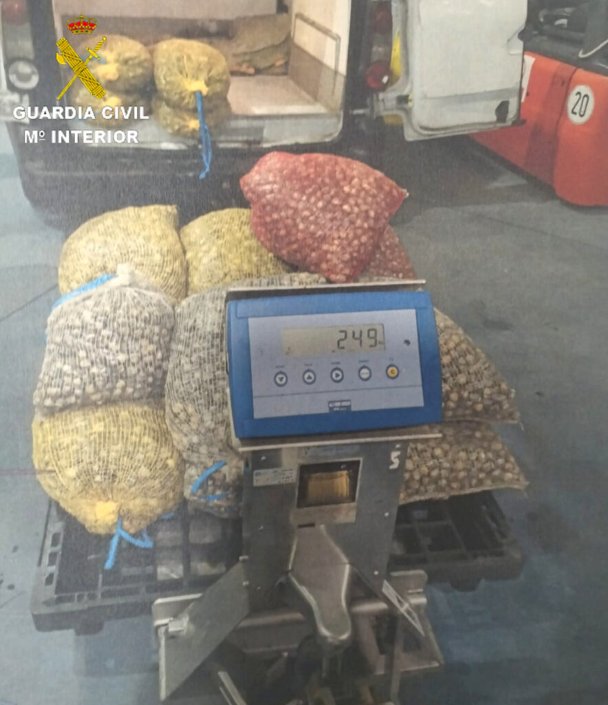 La Guardia Civil decomisa 434 kilos de marisco en O Grove