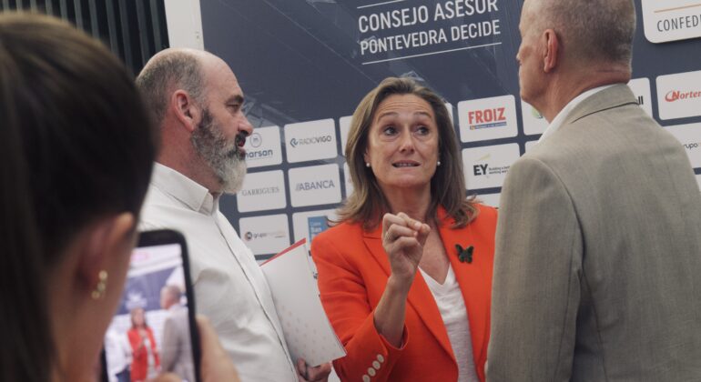 La Diputación incluirá 400.000 euros en su presupuesto de 2027 para captar vuelos en Peinador