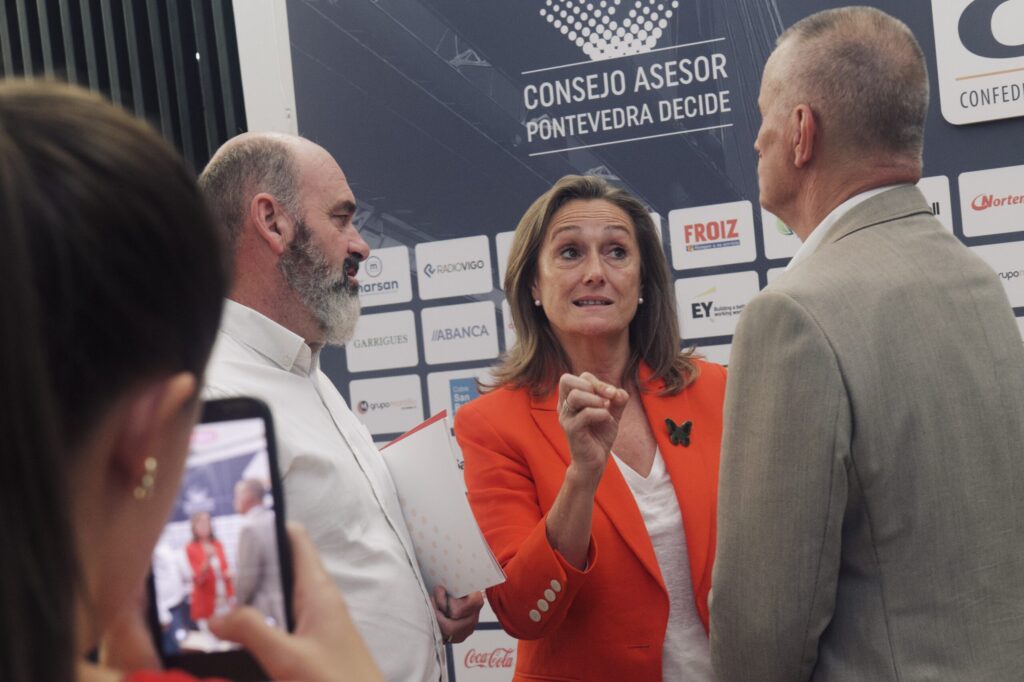 La Diputación incluirá 400.000 euros en su presupuesto de 2027 para captar vuelos en Peinador
