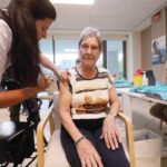 Comeza en Galicia a vacinación contra a gripe e a covid: estas son as datas