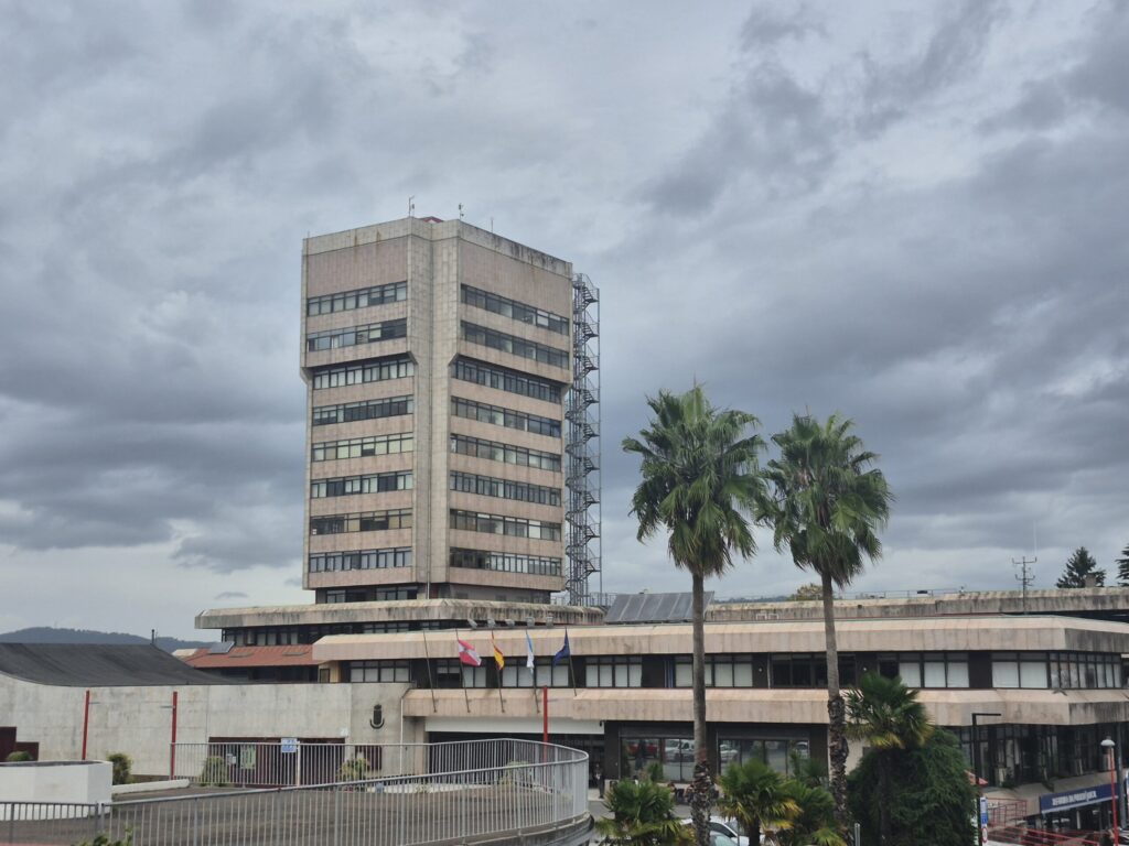 El Concello blinda el motivo de la suspensión del contrato del bus: apela a la confidencialidad y advierte a la oposición