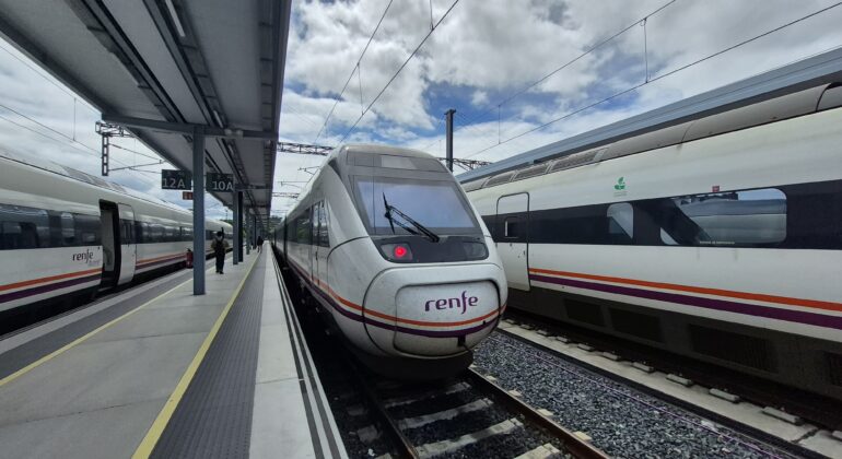 Renfe añade 5.400 plazas semanales entre Vigo, Santiago y A Coruña, a partir del 15 de octubre