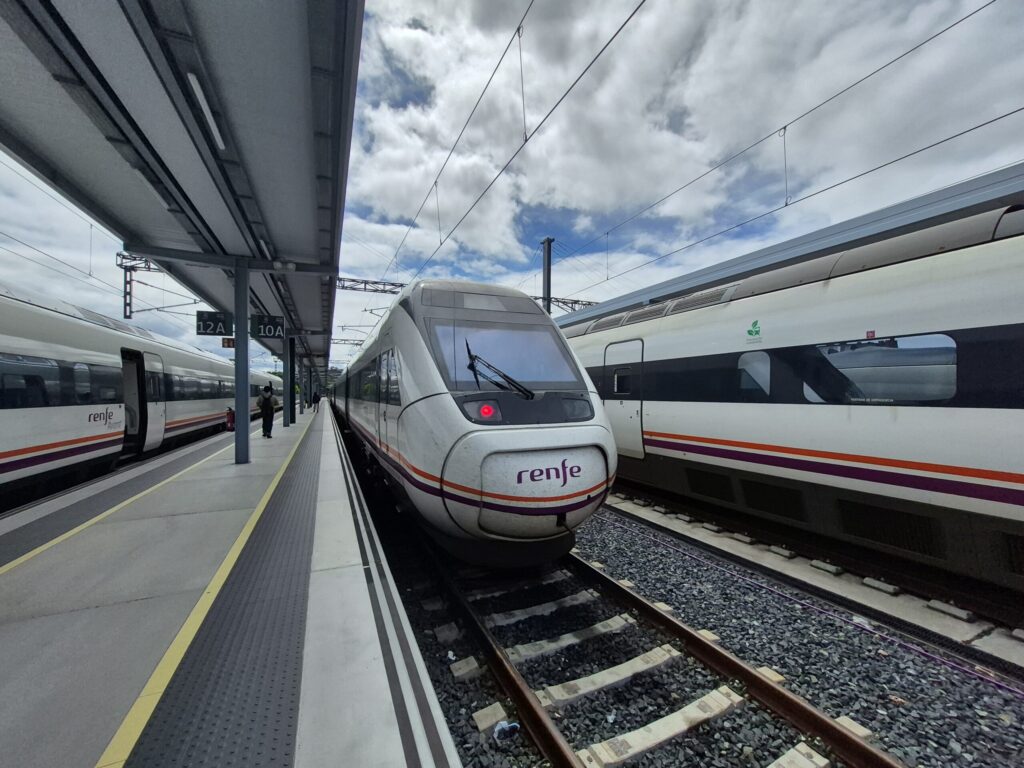 Renfe añade 5.400 plazas semanales entre Vigo, Santiago y A Coruña, a partir del 15 de octubre