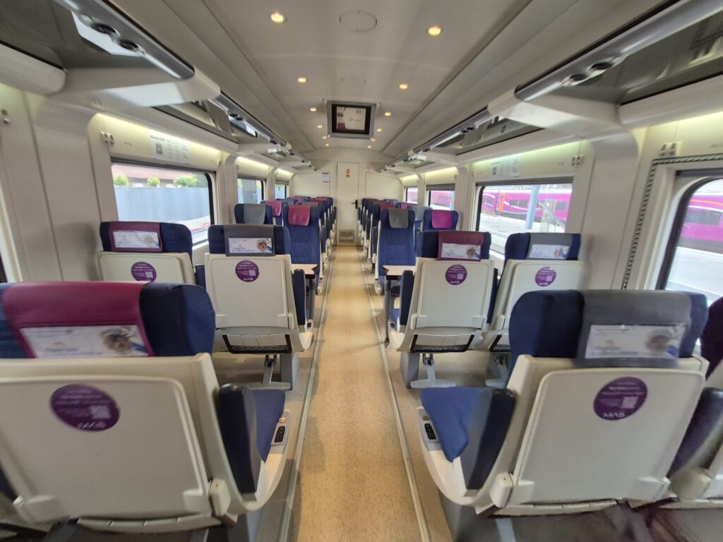 Renfe permitirá viajar sin asiento reservado en los trenes de Media Distancia entre A Coruña y Vigo